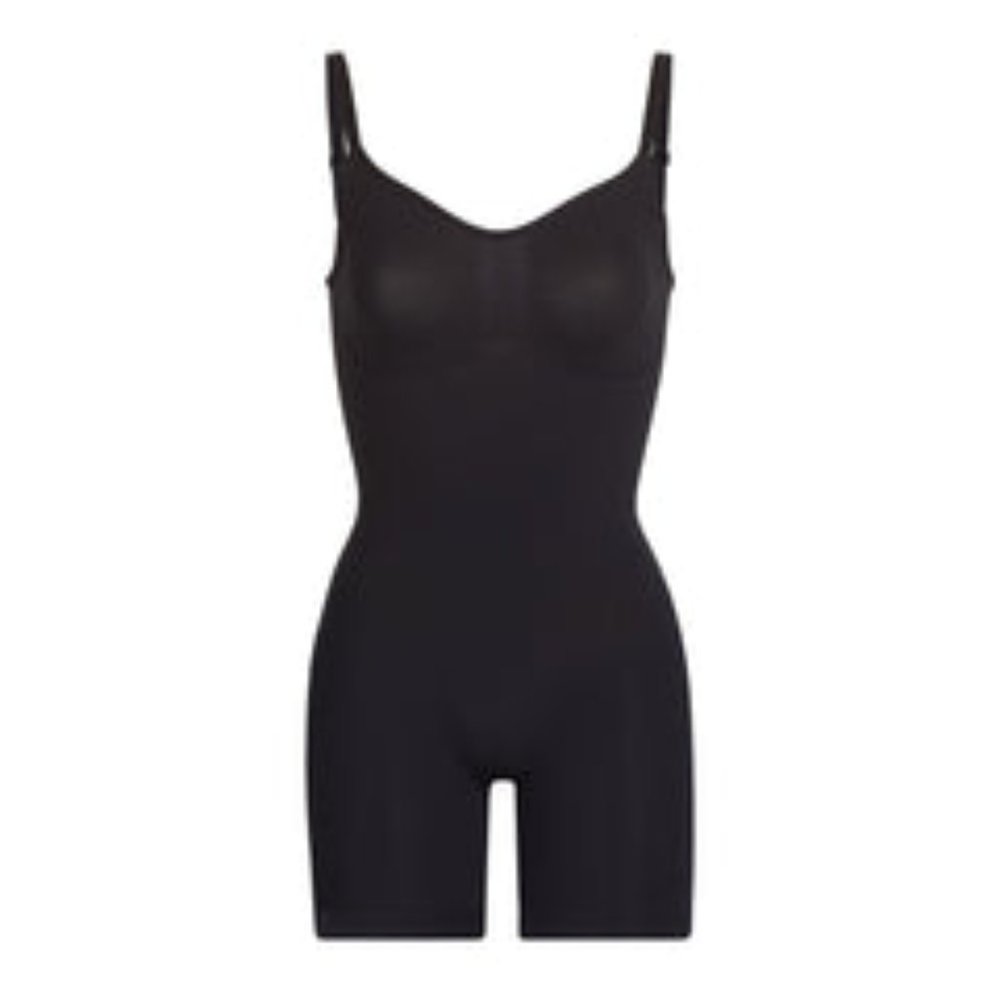 SKIMS SCULPTING BODYSUIT MID THIGH W. OPEN GUSSET | ONYX